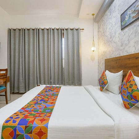 Fabhotel New Journey Hospitality Гургаон Екстериор снимка