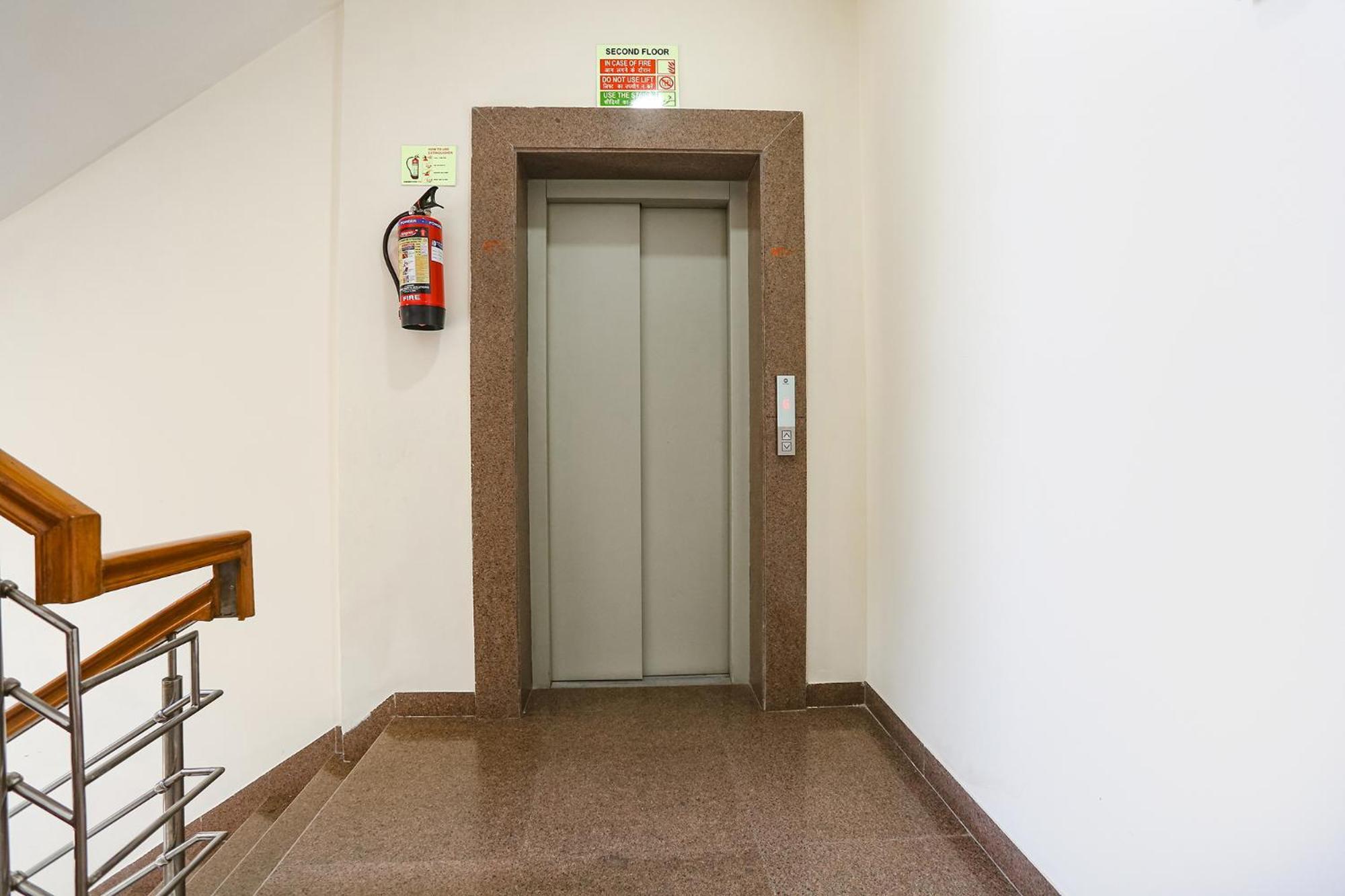 Fabhotel New Journey Hospitality Гургаон Екстериор снимка